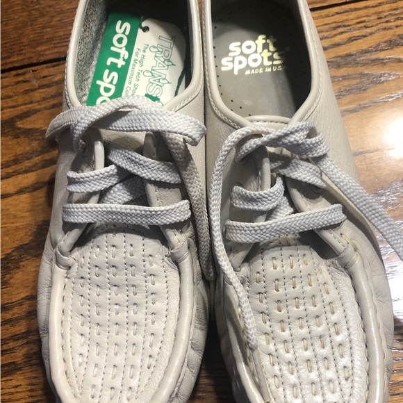 Soft Spot Shoes size 6 Off White or Ivory Never worn - Picture 2 of 4